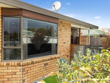 Perfect Downsize - Easy Care, Secure and Tidy!
