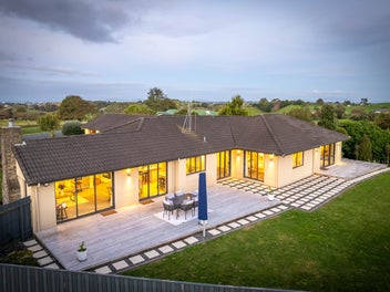 Elevated Living with Pirongia & Arboretum Views