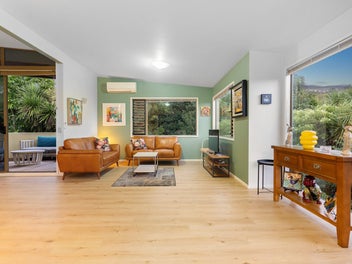 Cedar, Space & Sun - Torbay Retreat Must Be Sold