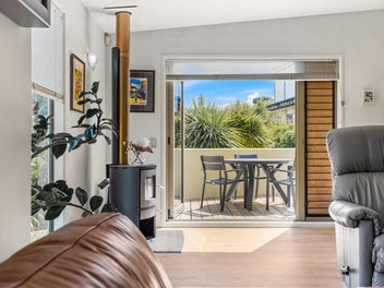 Cedar, Space & Sun - Torbay Retreat Must Be Sold