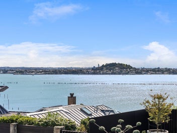 SENSATIONAL VIEWS IN PREMIUM POSITION