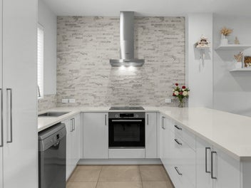 Sun-Soaked Comfort |Modern Living with Smart Space