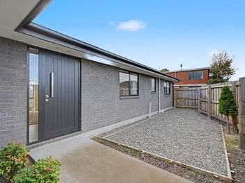 Standalone Riccarton Beauty