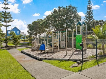 Big on Space, Sun & Playground Fun