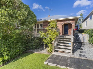 Looking for a family home close to the city?