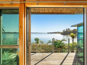 Harbour days, family ways