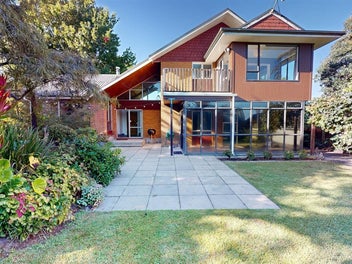 Prime Position, Privacy & IMMEDIATE POSSESSION!