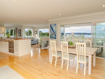 EXPANSIVE WATER VIEWS, MARINA LIFESTYLE