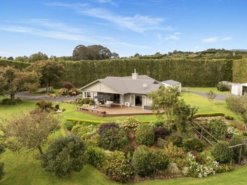 Private riverside living minutes to Katikati