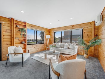 Must Be Sold - Prime Macleans Location