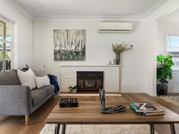 Modern Renovated Living in Mangere East Location!