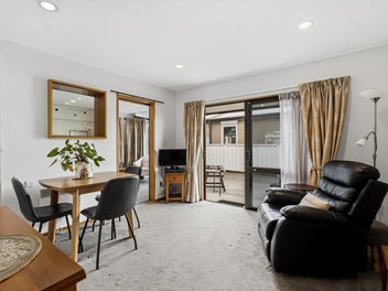 More than meets the eye - cosy, secure townhouse