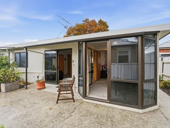 More than meets the eye - cosy, secure townhouse