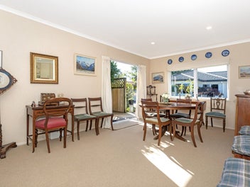 Sought after Sycamore Park lifestyle