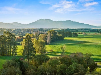 Landmark Homestead With Substantial Landbank