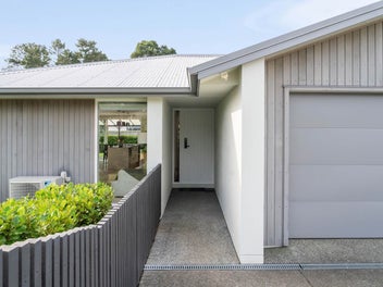 This home steals the spotlight!