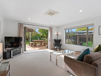 Rare size - room for everyone in Country Palms