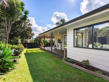 Discover Beautiful Kingseat Family Home!
