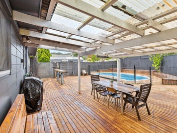 Space, splash & serenity on the Titirangi Fringe