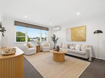 3 Bedroom Freehold Beauty in Quiet Neighborhood