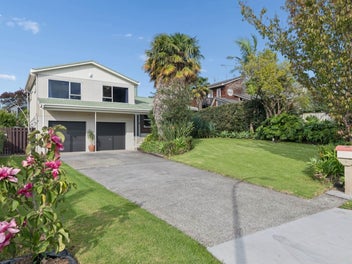 Your True Kiwi Paradise on a Massive 787m² Section