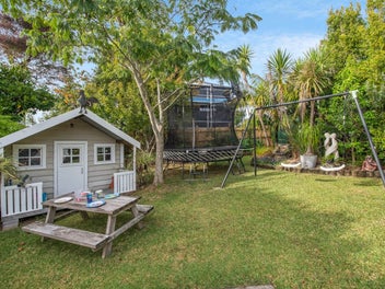 Your True Kiwi Paradise on a Massive 787m² Section