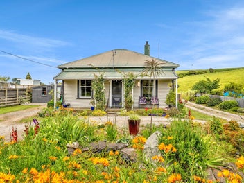 Cute Cottage With Two Surprises