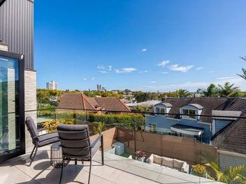Modern Remuera Masterpiece with Iconic Views