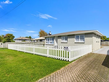 Utuhina Close to all the Schools