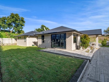 SPACIOUS FAMILY LIVING IN A QUIET CUL-DE-SAC