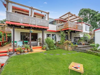 Springfield Family Living with Outdoor Appeal