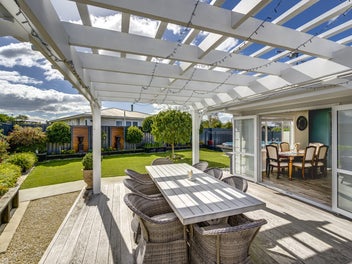 Extensively Renovated Entertainer's Dream