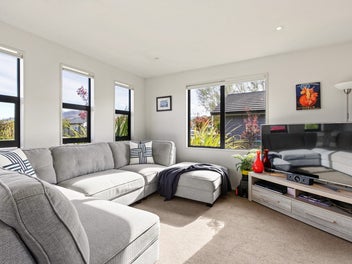 Sun And Space In Shotover Country