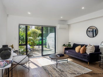 Affordable freehold townhouse in top location