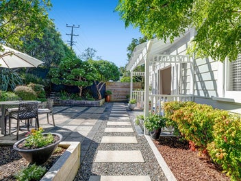 Timeless Bungalow Living by the Coast