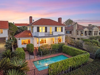 Prestige and Panoramic Views on Paritai
