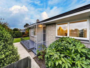 A Winning Move on Hockey Street