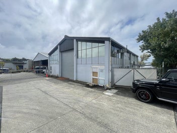 Image 1 of 7