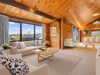 Character & Comfort! Vendors Say SELL!