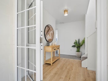 Sunny Start in Prime Avenues Location