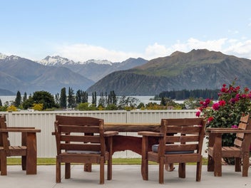 Lake Views, Space & Serious Garaging