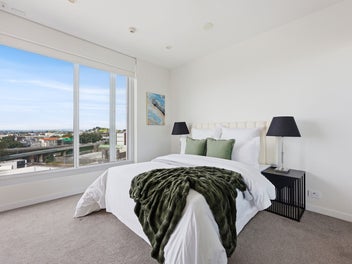 Spacious 70m² (approx) Penthouse - 1 Bed + 1 Study