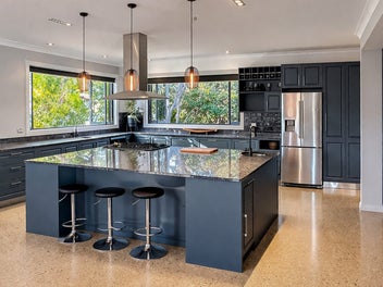 Substantial Space & Mountain Views in Lake Hawea