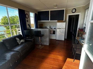 Waterfront Crib - Moeraki Kaik (leasehold)