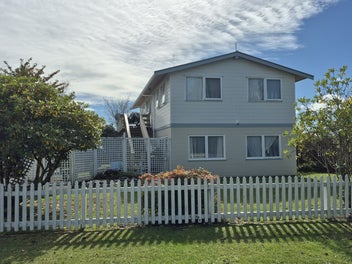 Large Lockwood Living