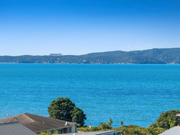 Elevated Coastal living with Stunning Ocean views