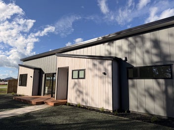 Sunny & Spacious Designer Townhouse!