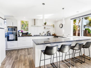 Coastal lifestyle living on freehold land