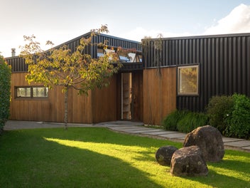 Mangapiko House - Architectural Rhythm, Rural Calm