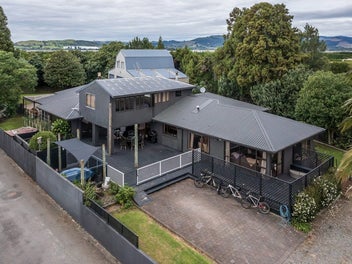 RARE OPPORTUNITY - SPACE, VIEWS & INCOME POTENTIAL